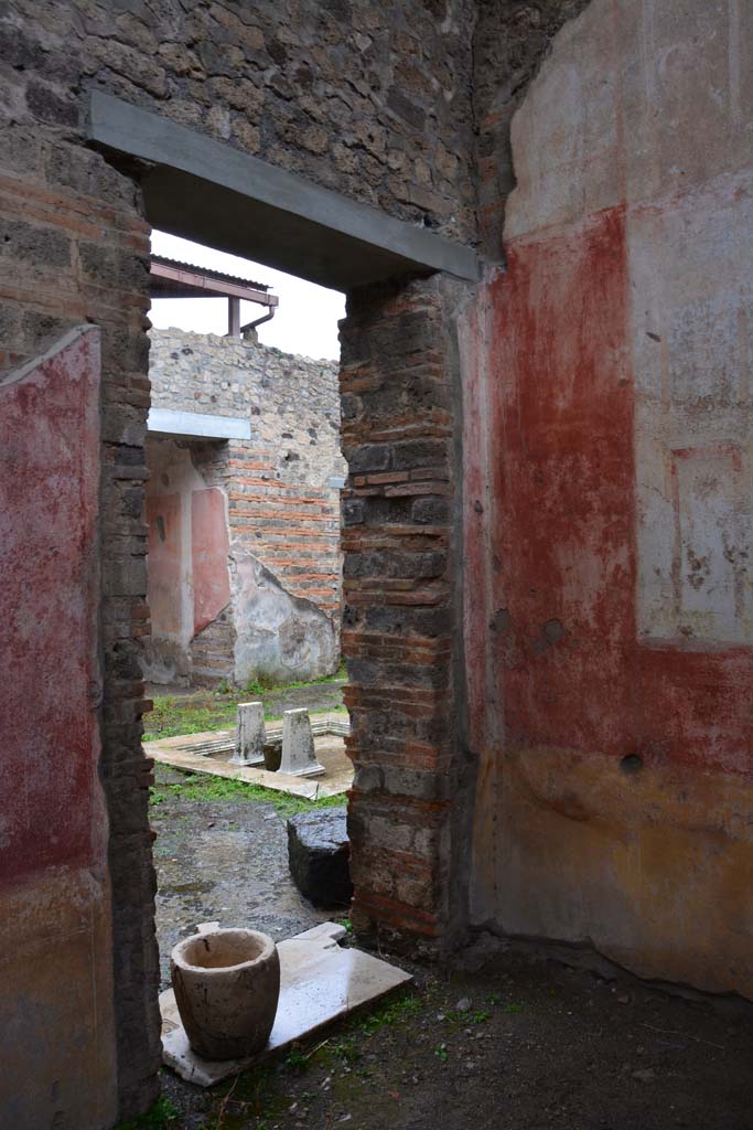 IX.5.11 Pompeii. March 2017. Looking north-west towards doorway. 
Foto Christian Beck, ERC Grant 681269 DÉCOR.