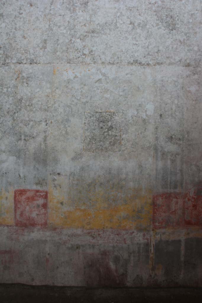 IX.5.11 Pompeii. May 2017. Room i, looking towards east wall with painting at north end.
Foto Christian Beck, ERC Grant 681269 DÉCOR.