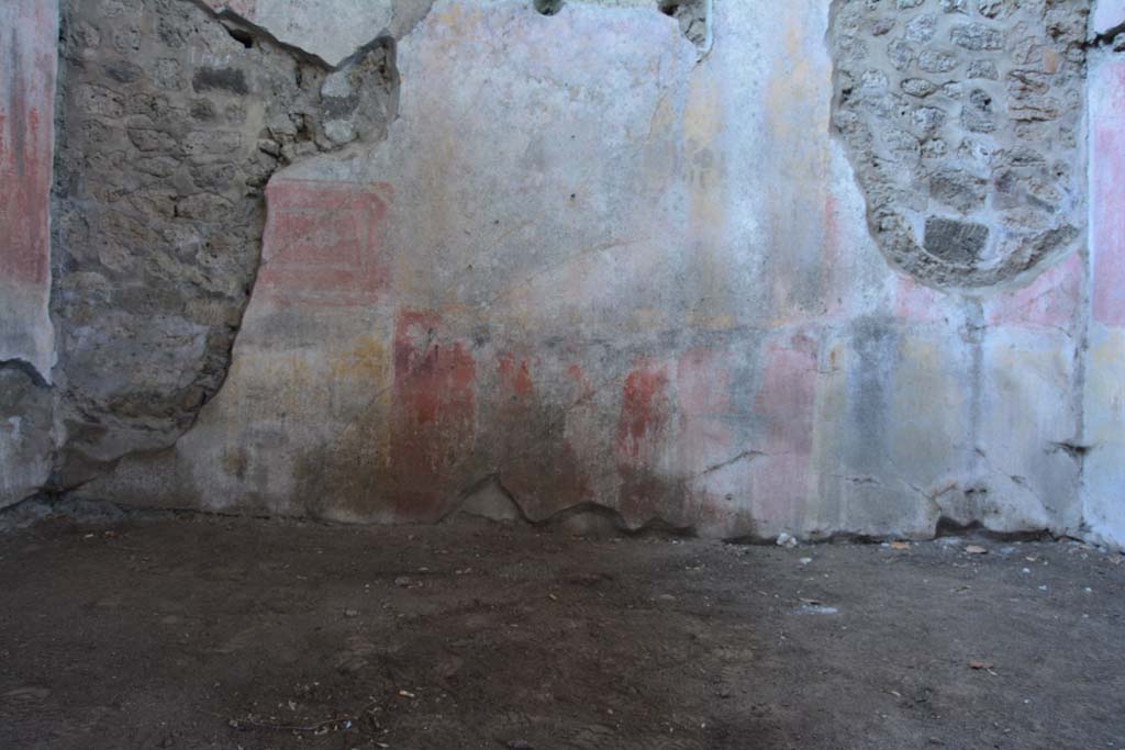 IX.5.11 Pompeii. Mach 2017. Room i, looking towards zoccolo on lower south wall.
Foto Christian Beck, ERC Grant 681269 DÉCOR.