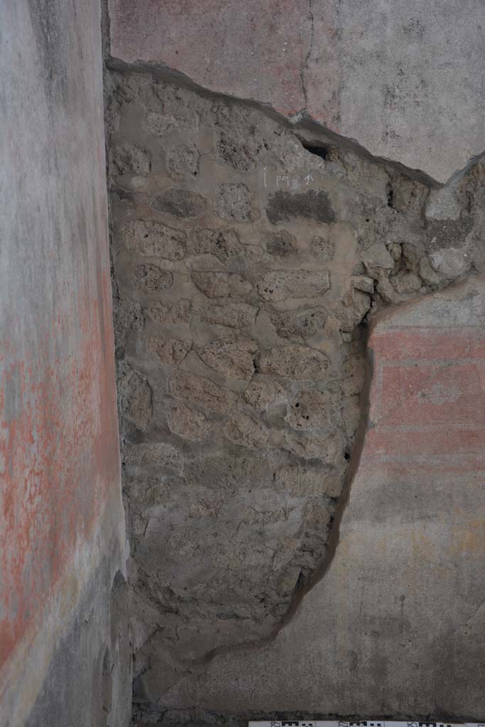 IX.5.11 Pompeii. May 2017. Room i, south wall in south-east corner.
Foto Christian Beck, ERC Grant 681269 DÉCOR.