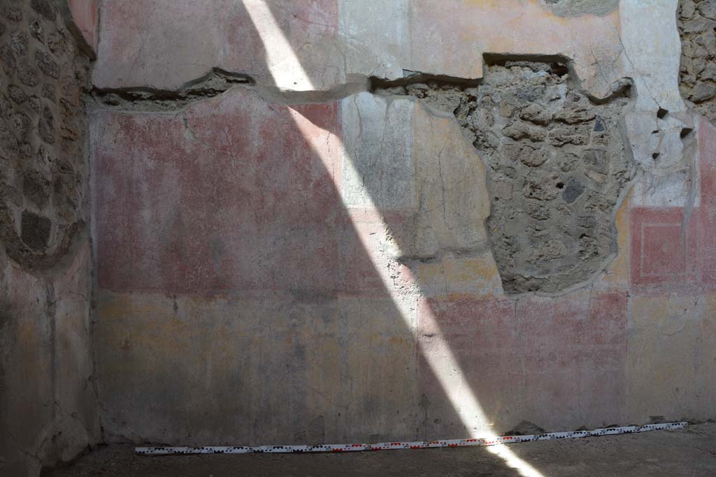 IX.5.11 Pompeii. May 2017. Room i, lower west wall at south end. 
Foto Christian Beck, ERC Grant 681269 DÉCOR.