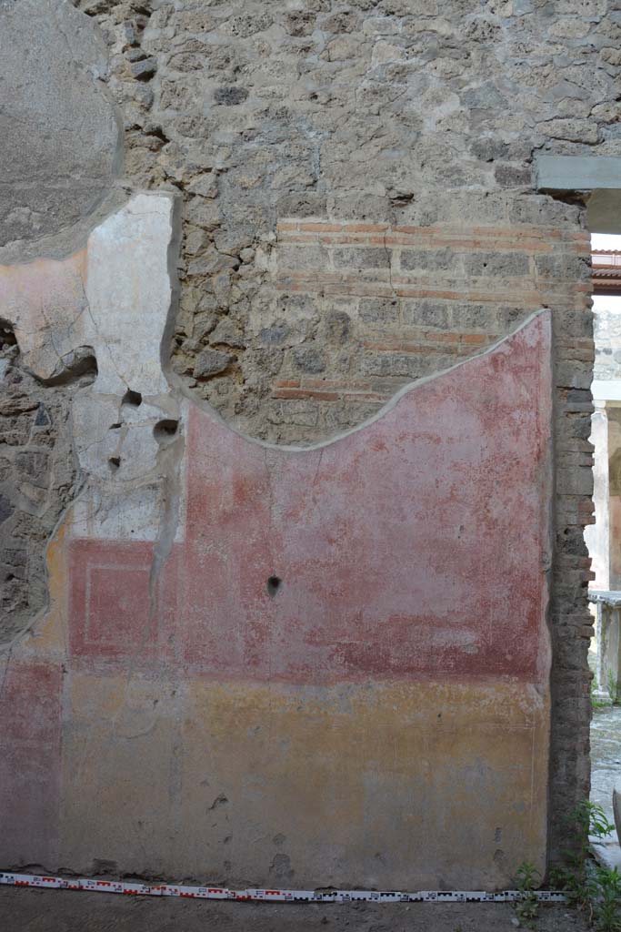 IX.5.11 Pompeii. May 2017. Room i, west wall with doorway to atrium b, on right.
Foto Christian Beck, ERC Grant 681269 DÉCOR.