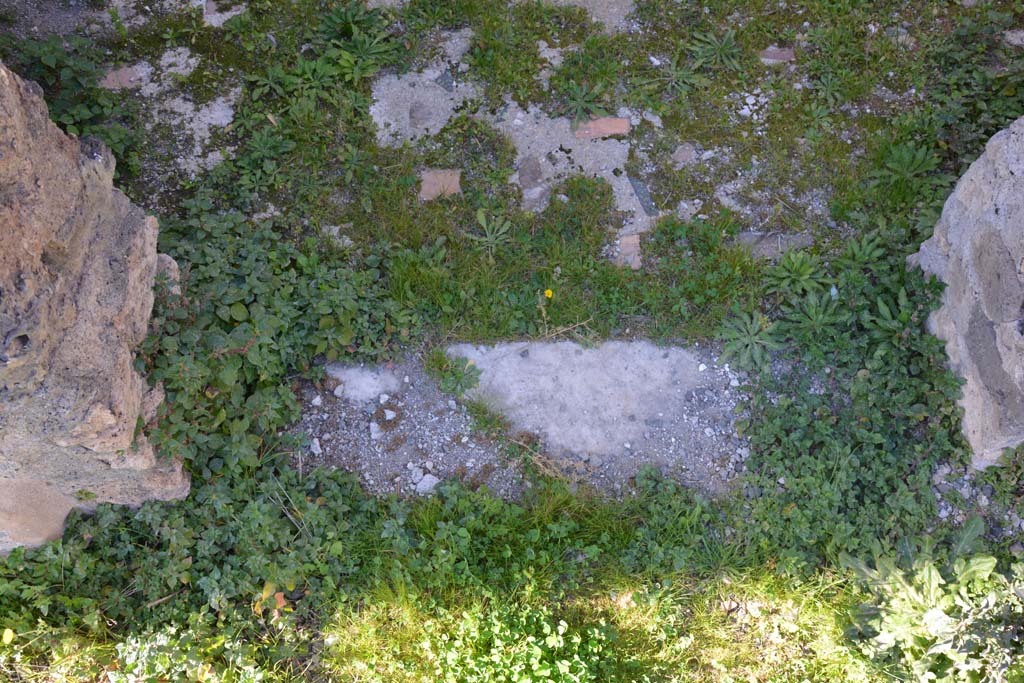 IX.5.14 Pompeii. March 2017. Room “L”, looking north across doorway threshold.
Foto Christian Beck, ERC Grant 681269 DÉCOR.