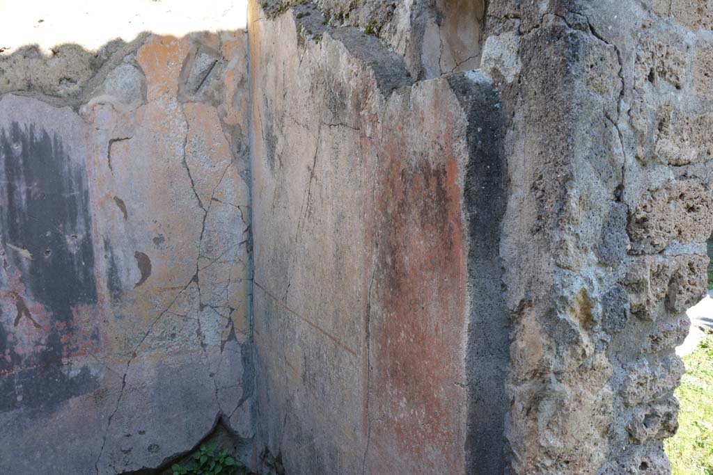IX.5.14 Pompeii. May 2017. Room “L”, looking across south wall towards south-east corner from entrance doorway.
Foto Christian Beck, ERC Grant 681269 DÉCOR.