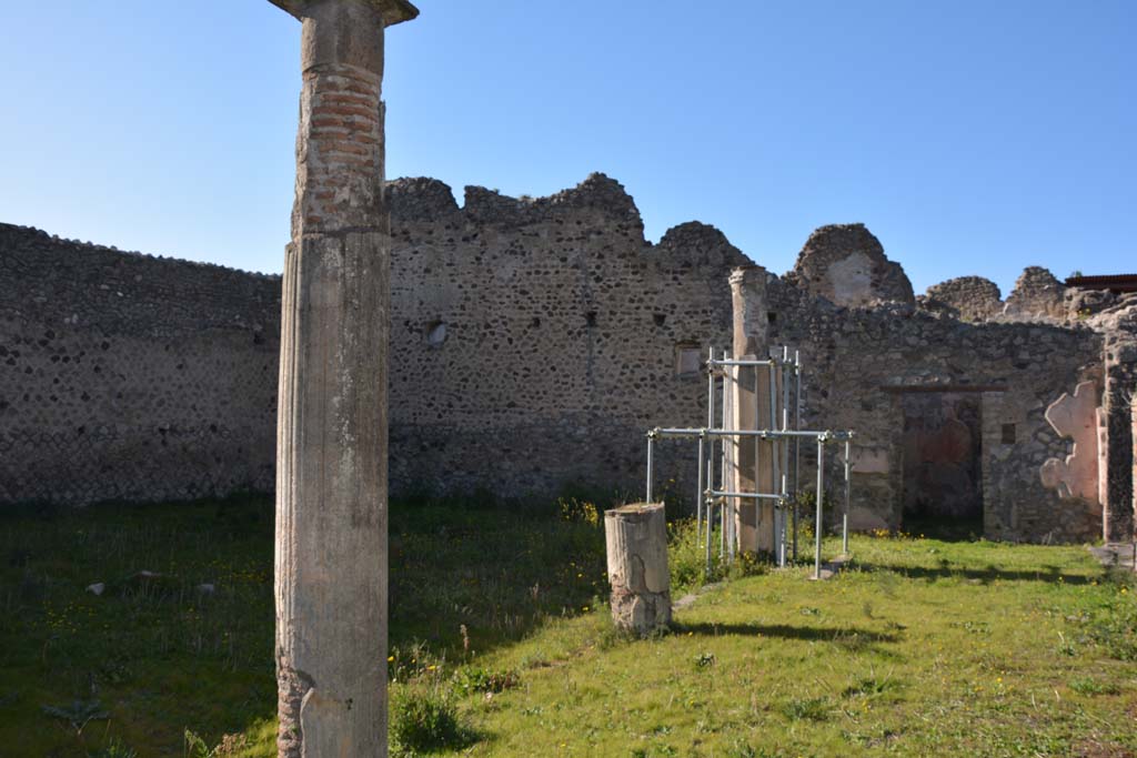 IX.5.14 Pompeii. March 2017.  Peristyle “k”, looking north-west across peristyle, from east portico.
Foto Christian Beck, ERC Grant 681269 DÉCOR.