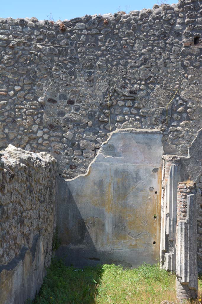 IX.5.14 Pompeii. May 2017. Peristyle “k”, looking towards west end of south portico.
Foto Christian Beck, ERC Grant 681269 DÉCOR.