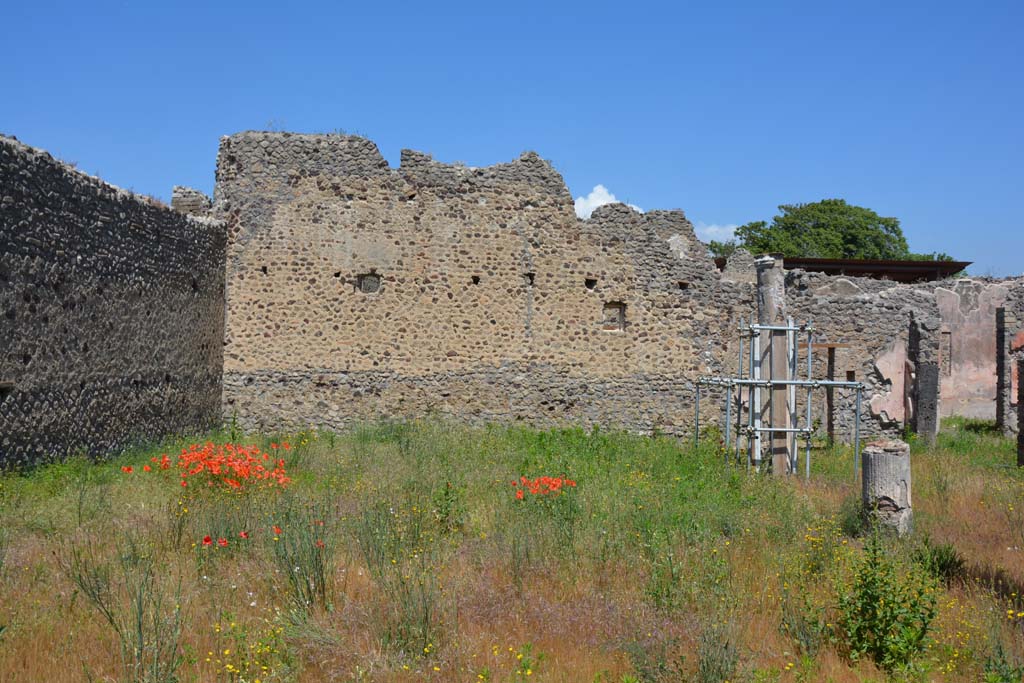 IX.5.14 Pompeii. May 2017. Peristyle “k”, looking towards north wall.
Foto Christian Beck, ERC Grant 681269 DÉCOR.