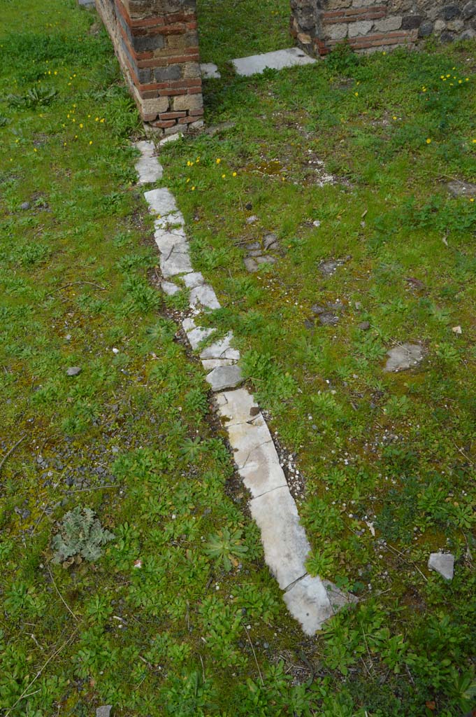 IX.5.14 Pompeii. March 2018. 
Room “m”, threshold of large exedra or triclinium, looking north towards doorway into atrium.  
Foto Taylor Lauritsen, ERC Grant 681269 DÉCOR.
