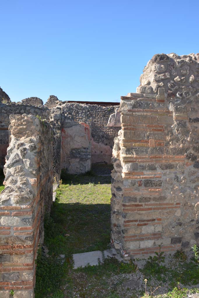 IX.5.14 Pompeii. May 2017. Room “m”, looking north towards small doorway to atrium “b”.    
Foto Christian Beck, ERC Grant 681269 DÉCOR.