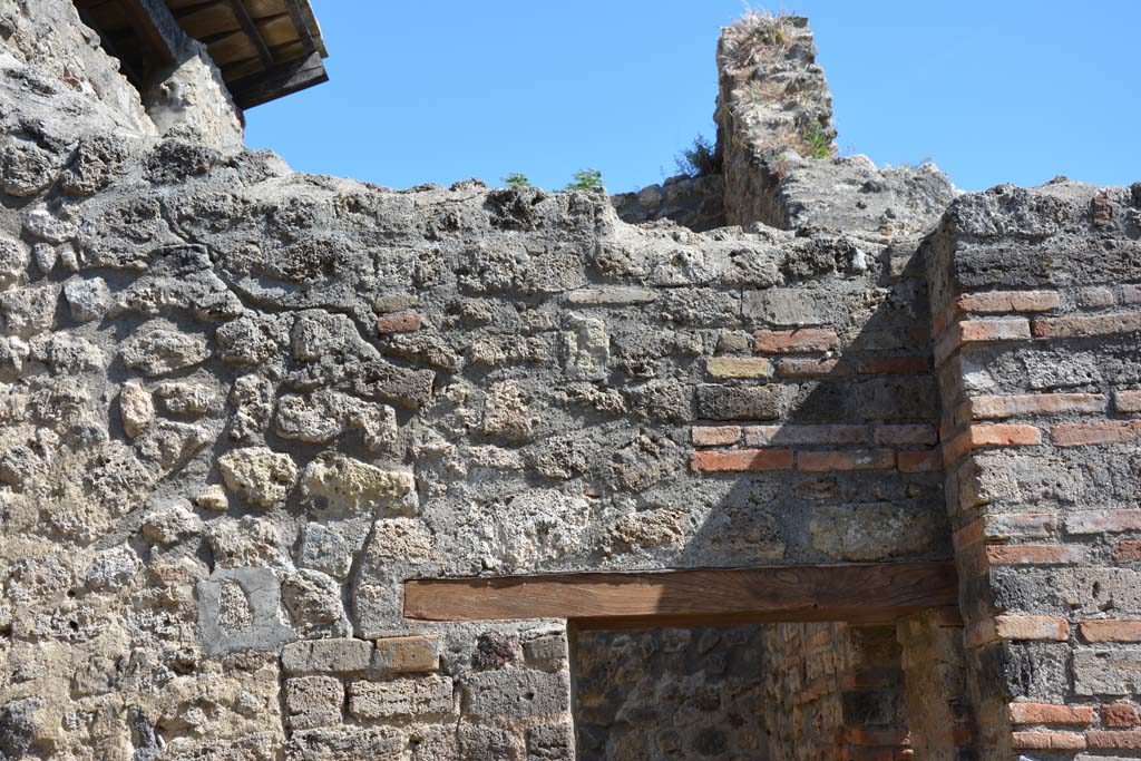 IX.5.14 Pompeii. May 2017. Room “n”, upper south wall, south-west corner above doorway to room “o”. 
Foto Christian Beck, ERC Grant 681269 DÉCOR.
