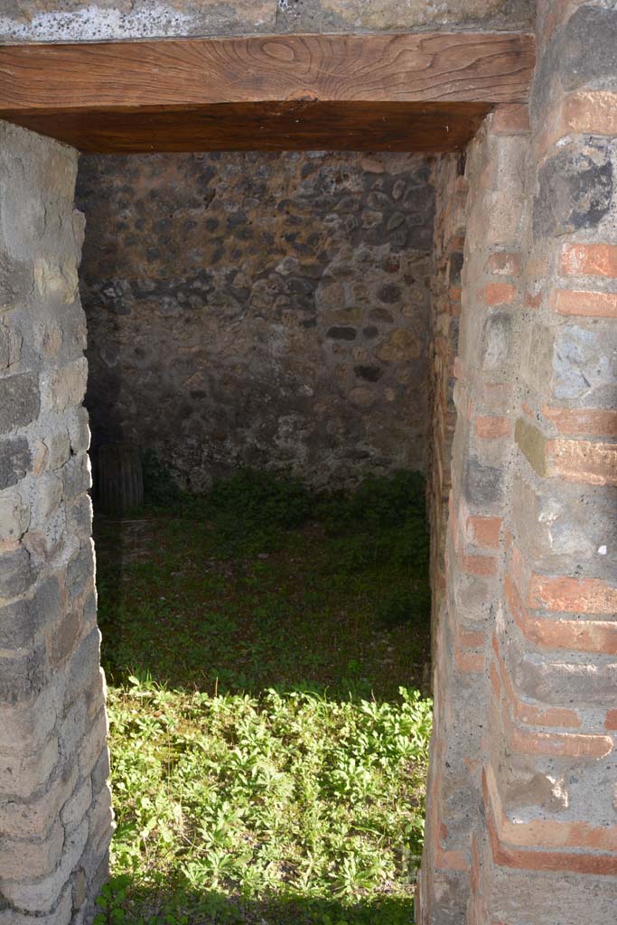 IX.5.14 Pompeii. May 2017. 
Room “n”, looking south into room “o”, through doorway in south wall.
Foto Christian Beck, ERC Grant 681269 DÉCOR.