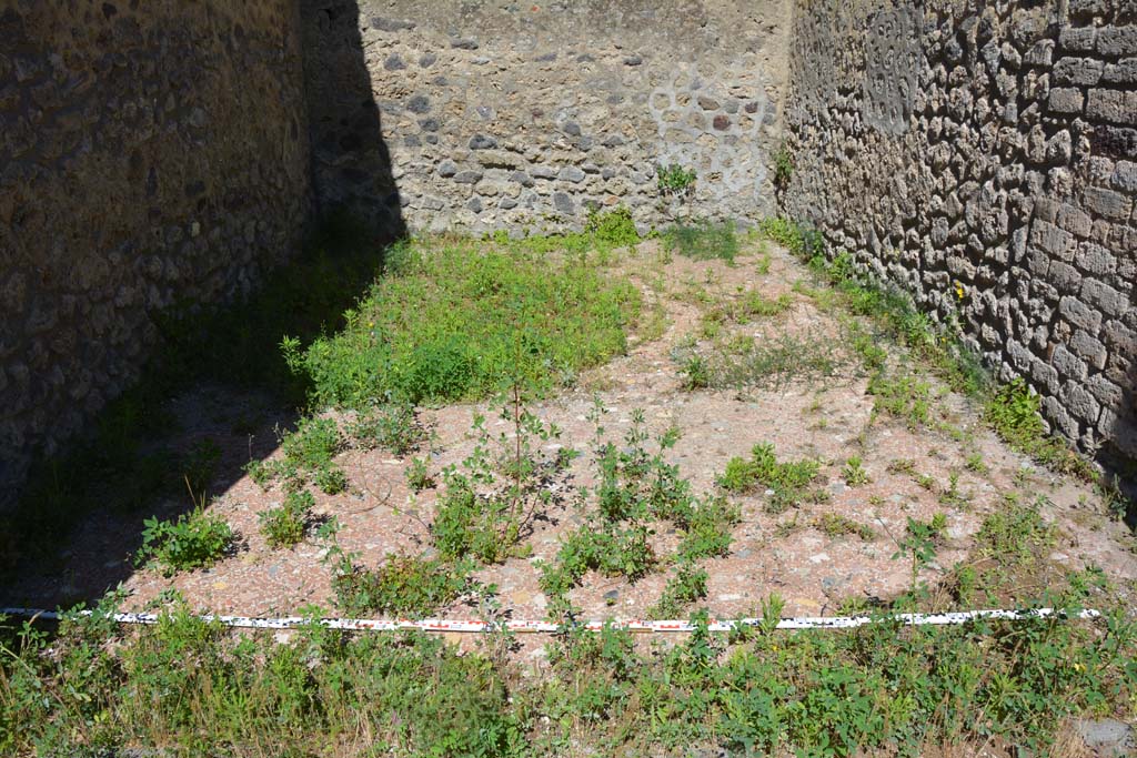 IX.5.14 Pompeii. May 2017. Room “n”, looking east across flooring.
Foto Christian Beck, ERC Grant 681269 DÉCOR.