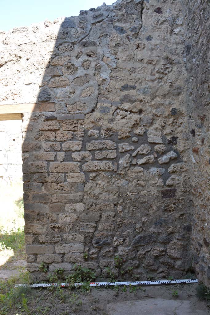 IX.5.14 Pompeii. May 2017. 
Room “o”, looking towards north wall, on east side of doorway from room “n”.
Foto Christian Beck, ERC Grant 681269 DÉCOR.
