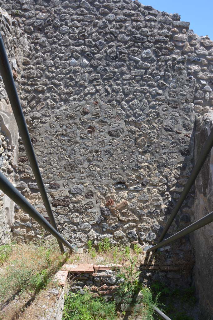 IX.5.14 Pompeii. May 2017. Kitchen “q”, looking towards east wall.
Foto Christian Beck, ERC Grant 681269 DÉCOR.