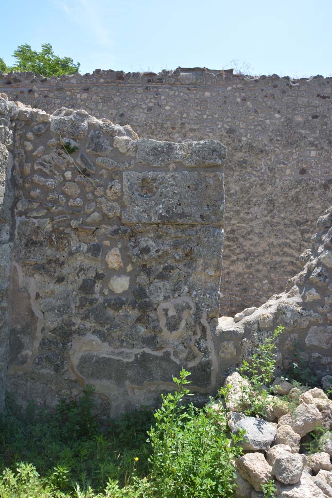IX.5.14 Pompeii. May 2017. Room “r”, south wall in centre.  
Foto Christian Beck, ERC Grant 681269 DÉCOR.