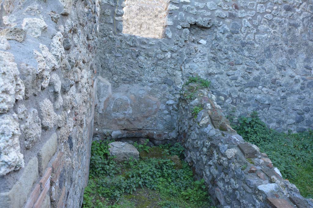 IX.5.14 Pompeii. May 2017. Room “t”, looking south with room “s” visible over small wall, on right.
Foto Christian Beck, ERC Grant 681269 DÉCOR.