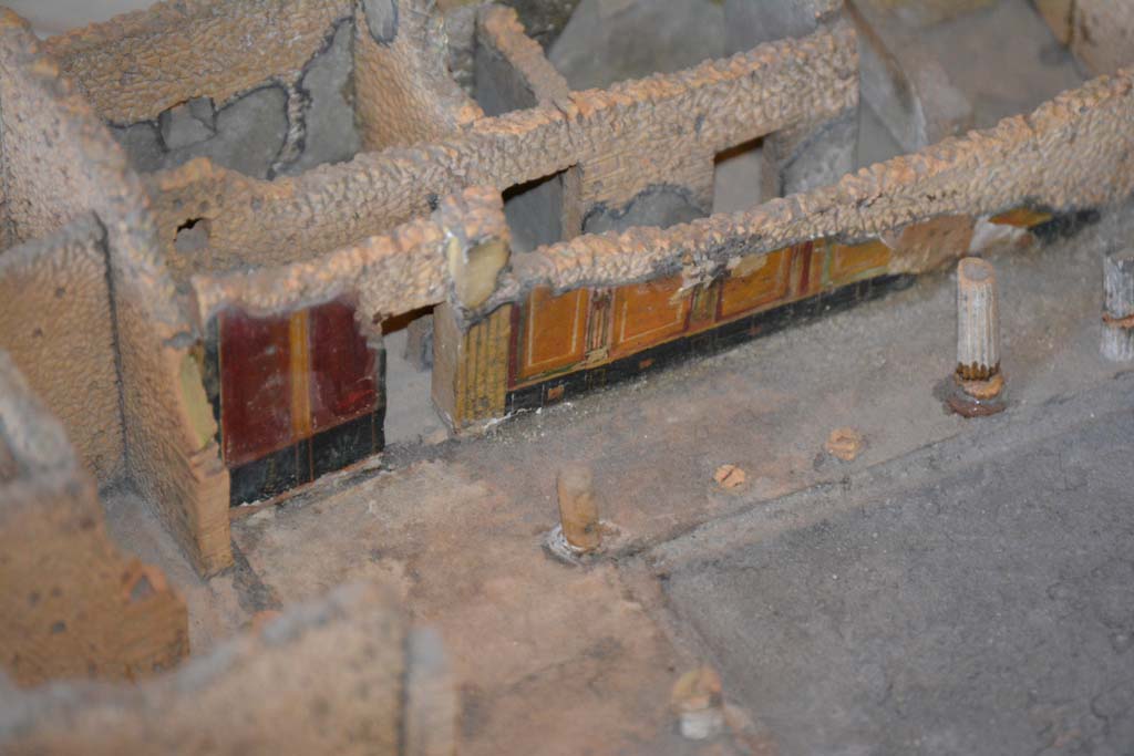 IX.5.14 Pompeii. July 2017. Decorated south wall in south-east corner of peristyle, with doorway leading into services’ area.
From cork model in Naples Archaeological Museum.
Foto Annette Haug, ERC Grant 681269 DÉCOR