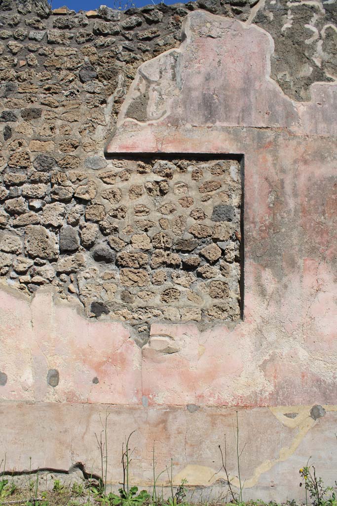 IX.5.14 Pompeii. May 2019. Room “f”, site of central painting on north wall.
Foto Christian Beck, ERC Grant 681269 DÉCOR.