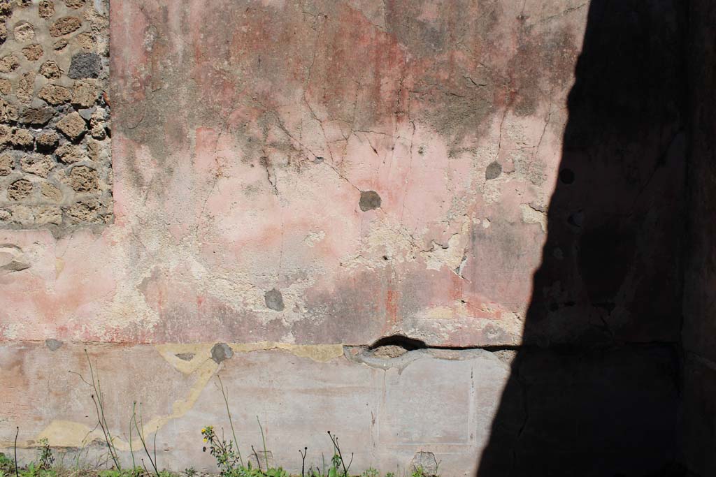 IX.5.14 Pompeii. May 2019. Room “f”, north wall at east end.
Foto Christian Beck, ERC Grant 681269 DÉCOR.