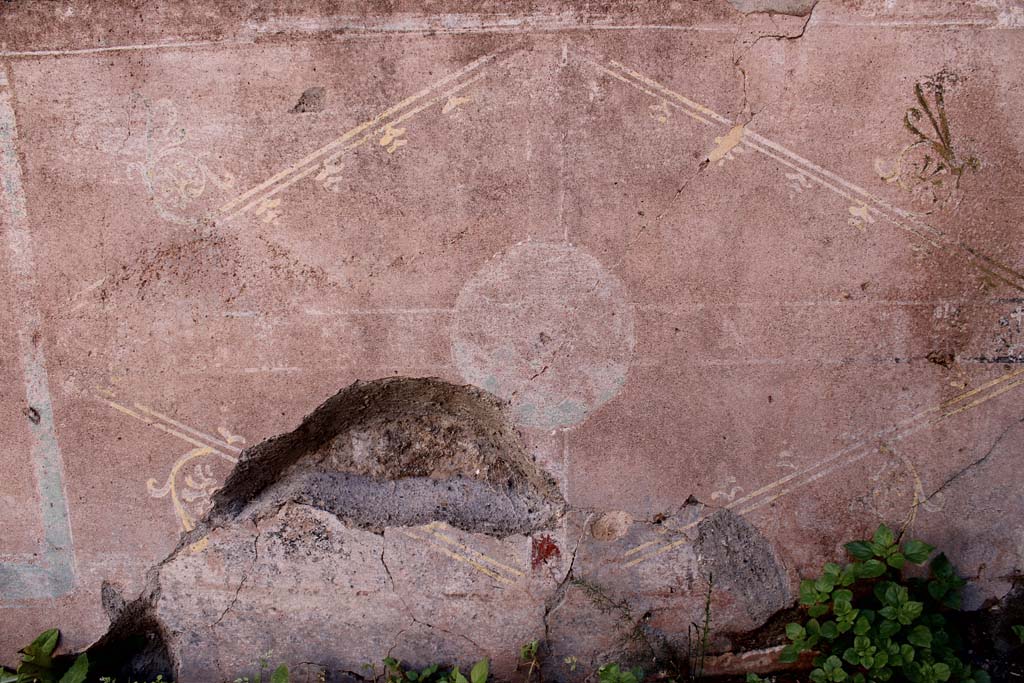IX.5.14 Pompeii. May 2019. Room “f”, zoccolo on south end of east wall.
Foto Christian Beck, ERC Grant 681269 DÉCOR.