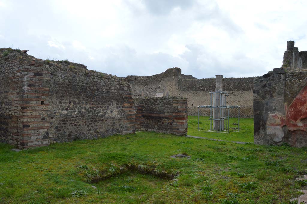 IX.5.14 Pompeii. March 2018. Looking south-west across impluvium in atrium.
Foto Taylor Lauritsen, ERC Grant 681269 DÉCOR.
