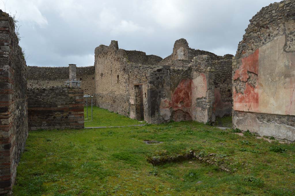 IX.5.14 Pompeii. March 2018. 
Looking north-west across impluvium in atrium towards portico “k”, with doorway to room “L”, in centre, and to triclinium “f”, on right. 
Foto Taylor Lauritsen, ERC Grant 681269 DÉCOR.