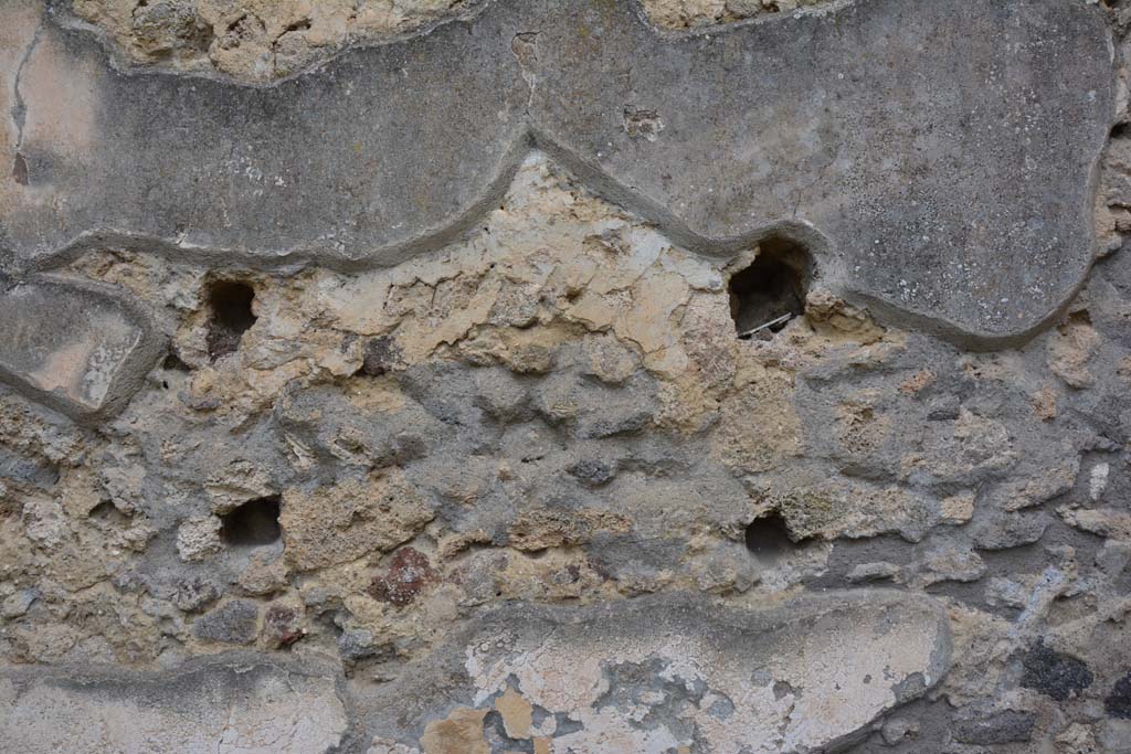 IX.5.14 Pompeii. May 2017. North ala “e”, detail from centre of north wall of holes for supports for shelving.
Foto Christian Beck, ERC Grant 681269 DÉCOR.