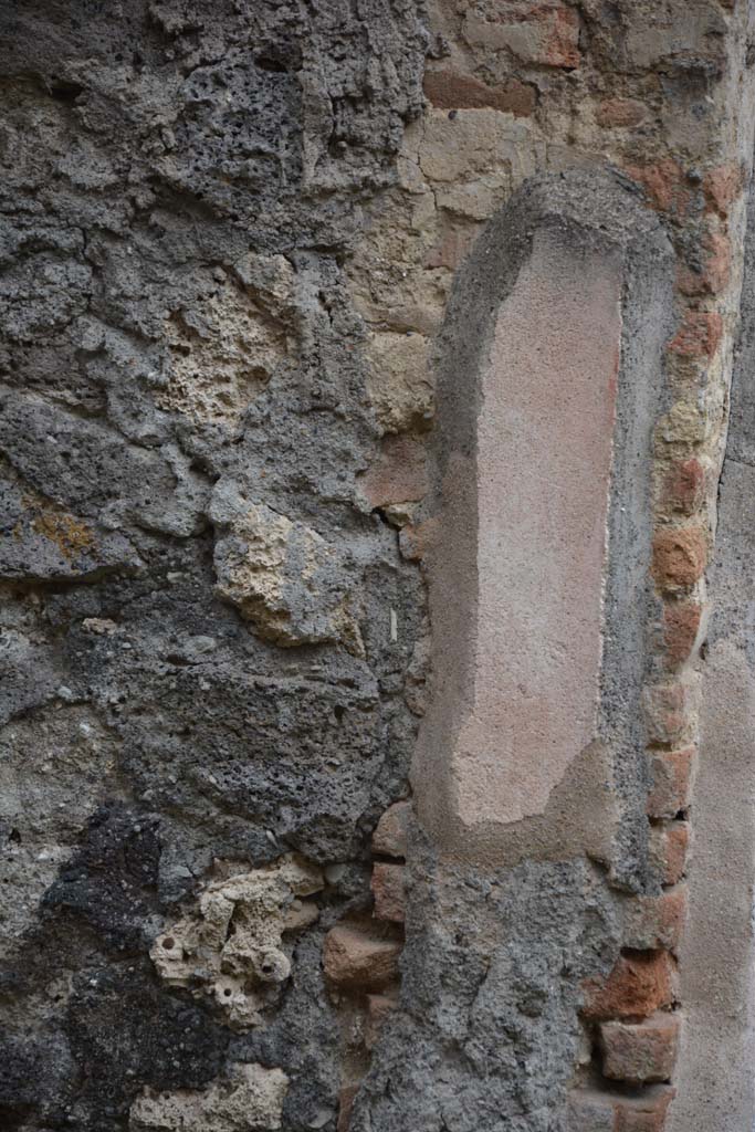 IX.5.14 Pompeii. May 2017. North ala “e”, Remaining stucco from upper south side of doorway “d”.
Foto Christian Beck, ERC Grant 681269 DÉCOR.