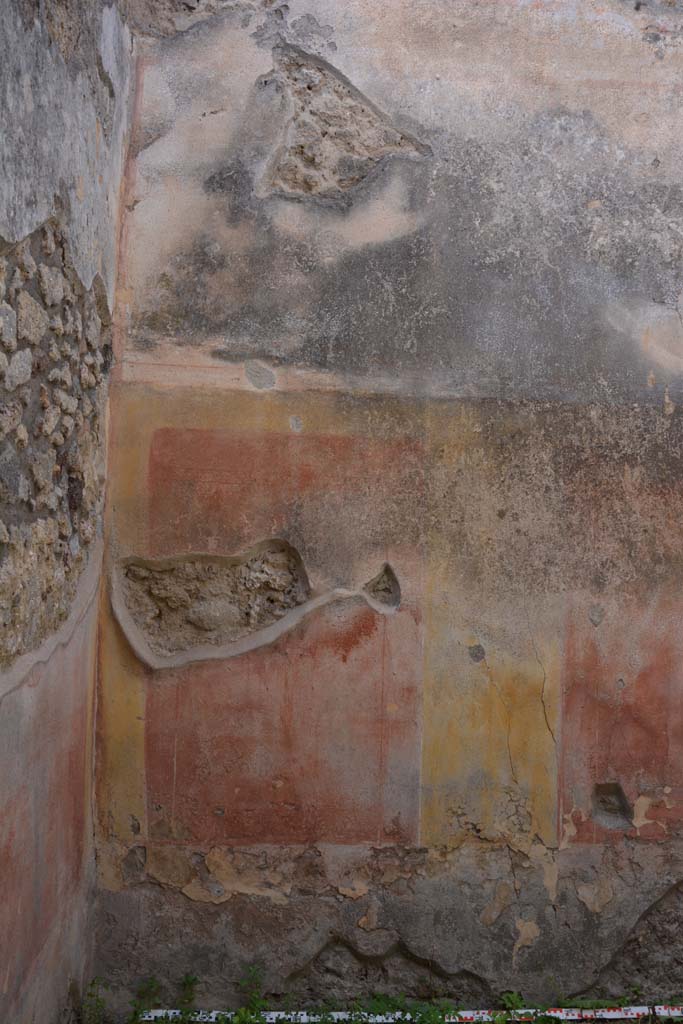 IX.5.14 Pompeii. May 2017. Room “d”, looking towards north wall at west end in north-west corner.
Foto Christian Beck, ERC Grant 681269 DÉCOR.