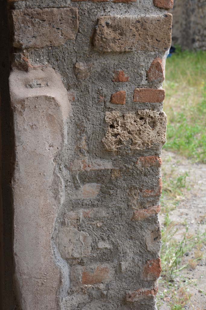IX.5.14 Pompeii. May 2017. Room “c”, looking towards south side of doorway.  
Foto Christian Beck, ERC Grant 681269 DÉCOR.