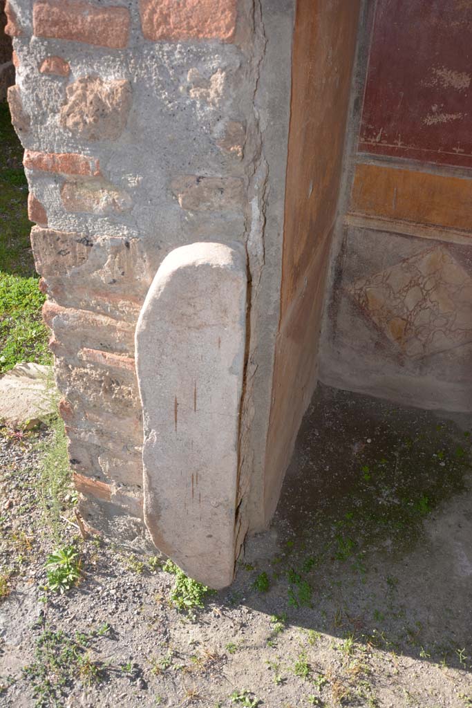 IX.5.14 Pompeii. March 2017. Room “c”, north side of doorway and north-west corner.
Foto Christian Beck, ERC Grant 681269 DÉCOR.