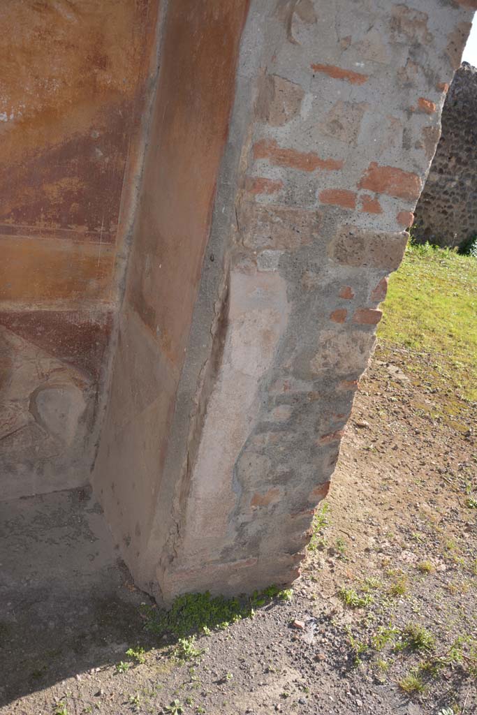 IX.5.14 Pompeii. March 2017. Room “c”, north side of doorway and south-west corner.
Foto Christian Beck, ERC Grant 681269 DÉCOR.