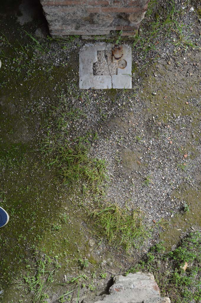 IX.5.14 Pompeii. March 2018. Doorway into room “g”.
Foto Taylor Lauritsen, ERC Grant 681269 DÉCOR.