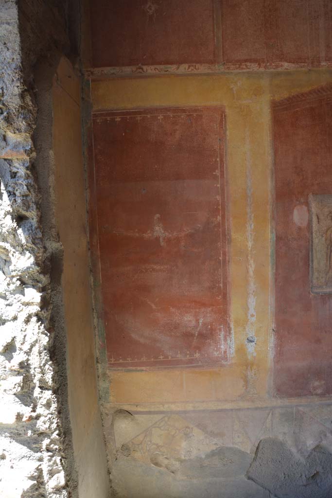 IX.5.14 Pompeii. May 2017. 
Room “g”, painted side panel on west end of middle zone of north wall.
Foto Christian Beck, ERC Grant 681269 DÉCOR