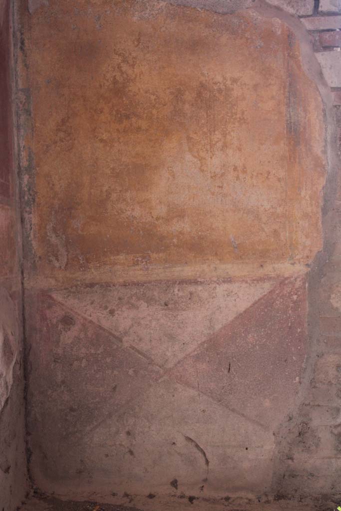 IX.5.14 Pompeii. May 2019. Cubiculum “g”, detail from lower west wall in south-west corner.  
Foto Christian Beck, ERC Grant 681269 DÉCOR.