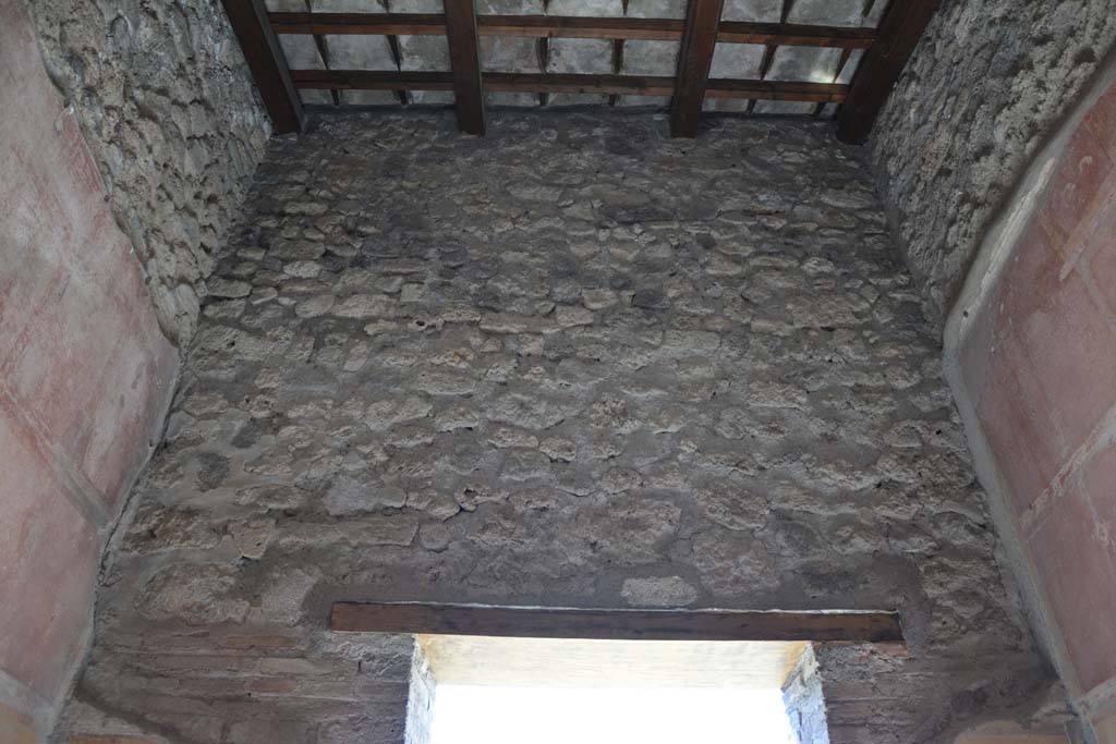 IX.5.14 Pompeii. May 2017. Room “g”, upper west wall above doorway to atrium “b”.
Foto Christian Beck, ERC Grant 681269 DÉCOR.