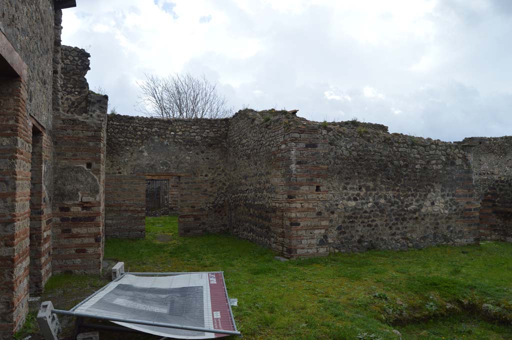 IX.5.14 Pompeii. March 2018. Looking south at doorway from room “g”, towards room “i”, with doorway through to IX.5.16.
Foto Taylor Lauritsen, ERC Grant 681269 DÉCOR.
