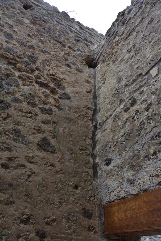 IX.5.14 Pompeii. May 2017. Room “h”, upper north-east corner. 
Foto Christian Beck, ERC Grant 681269 DÉCOR.