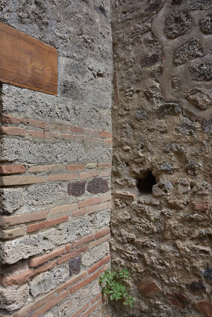 IX.5.14 Pompeii. May 2017. Room “h”, upper south-east corner. 
Foto Christian Beck, ERC Grant 681269 DÉCOR.