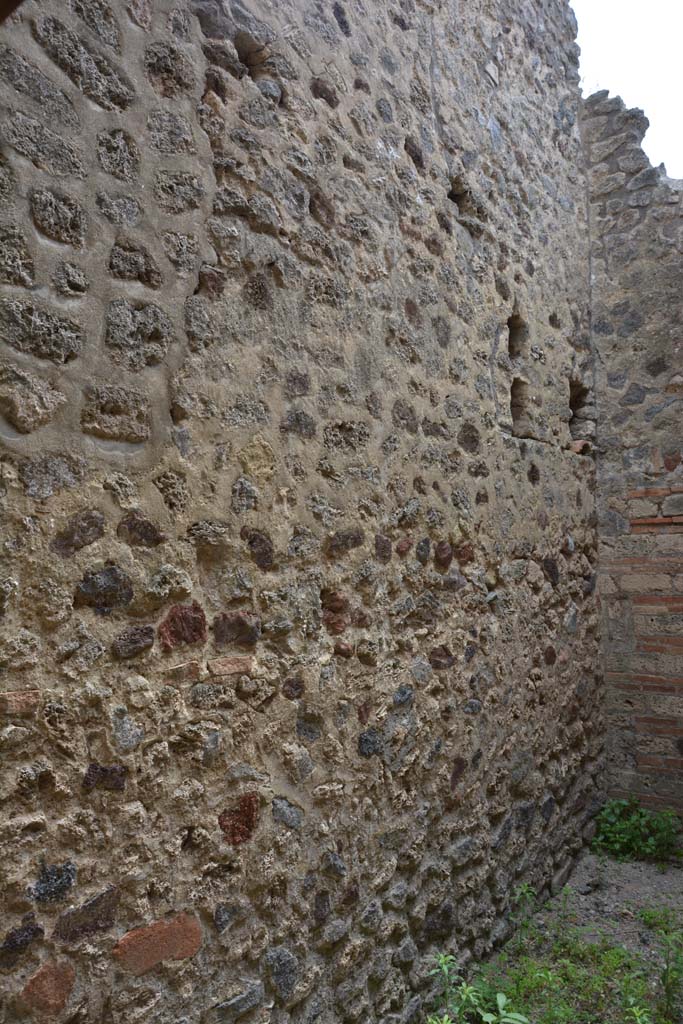 IX.5.14 Pompeii. May 2017. Room “h”, looking west along south wall.  
Foto Christian Beck, ERC Grant 681269 DÉCOR.