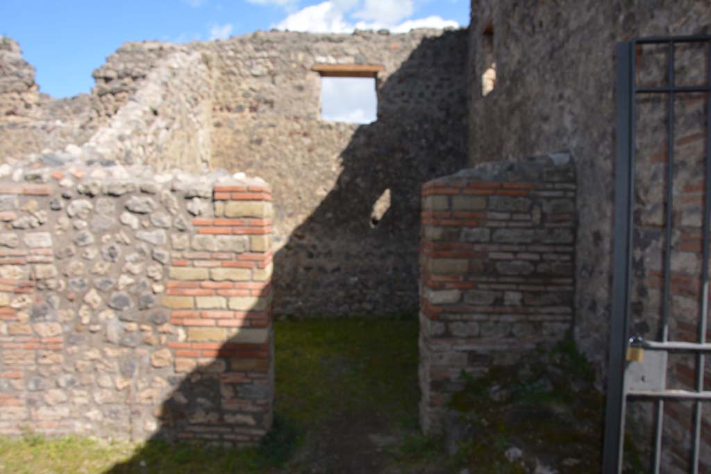 IX.5.16 Pompeii. March 2017. Room a’, looking east across atrium towards doorway to room b’, in south-east corner.  
Foto Christian Beck, ERC Grant 681269 DÉCOR.