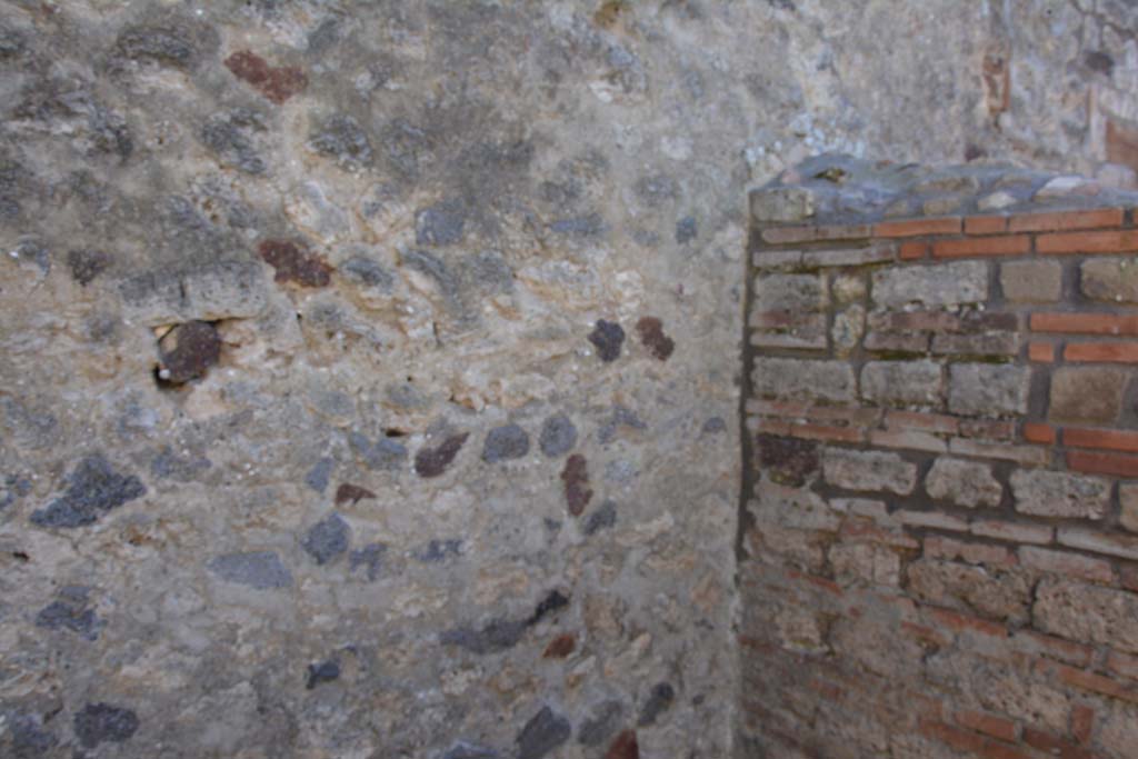 IX.5.16 Pompeii. March 2017. Room b’, looking towards south wall in south-west corner.    
Foto Christian Beck, ERC Grant 681269 DÉCOR.