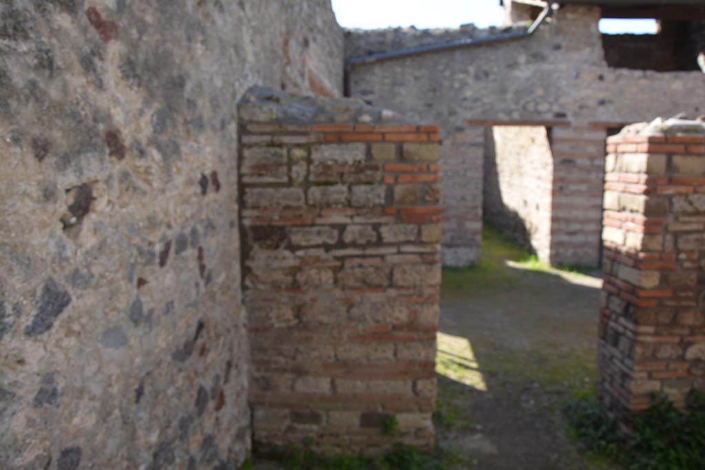 IX.5.16 Pompeii. March 2017. Room b’, looking towards west wall in south-west corner, with doorway into atrium a’.   
Foto Christian Beck, ERC Grant 681269 DÉCOR.
