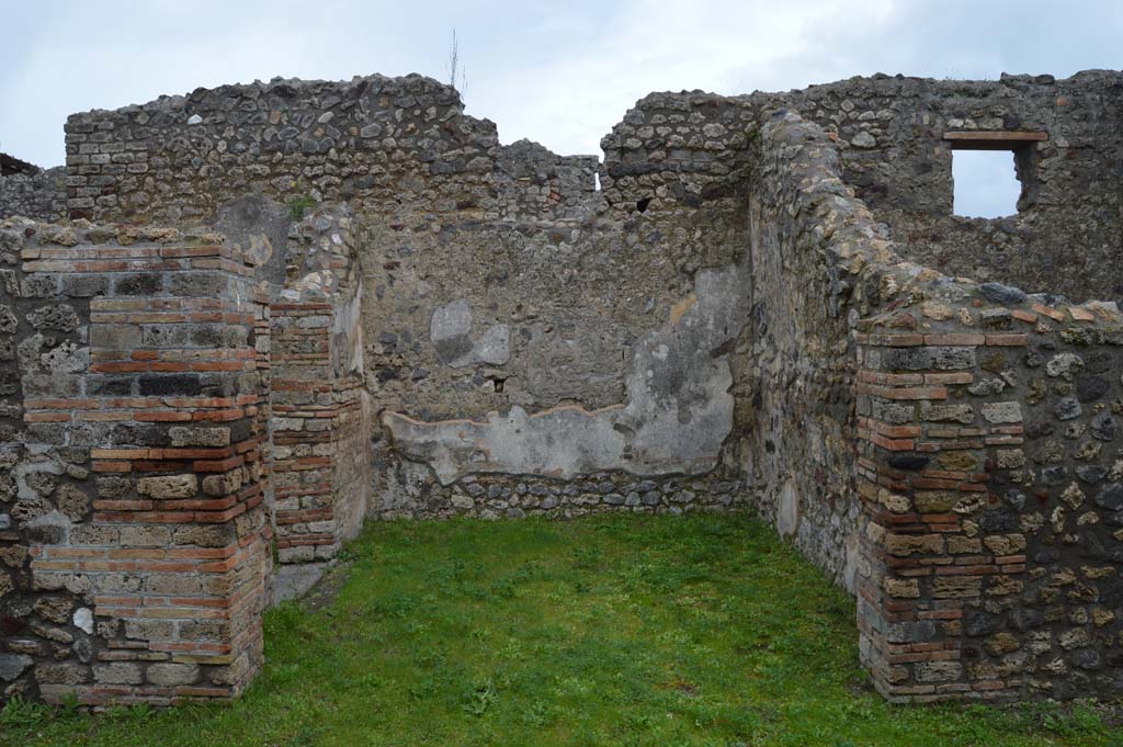 IX.5.16 Pompeii. March 2018. Looking east into ala ‘c’, with doorway to triclinium ‘d’, on left. 
Foto Taylor Lauritsen, ERC Grant 681269 DÉCOR.