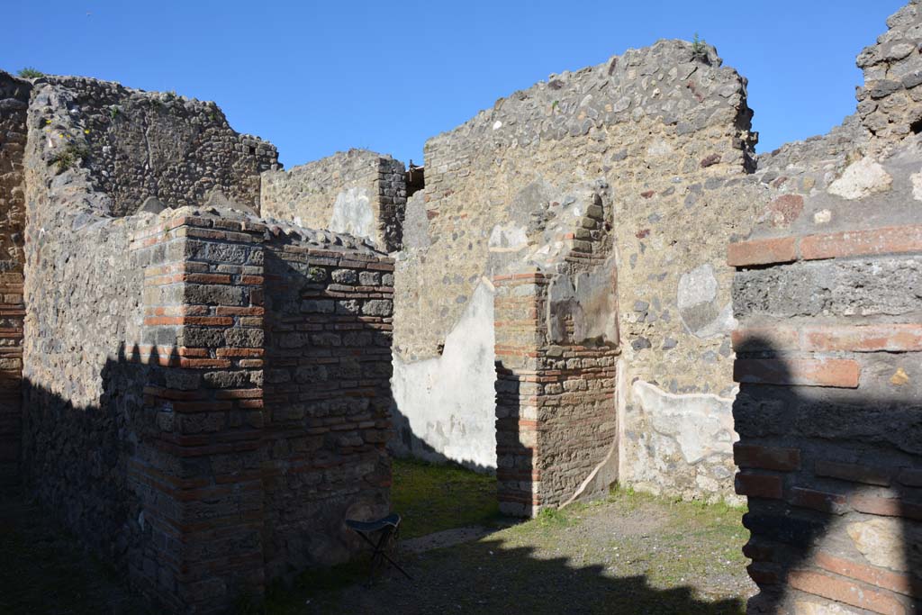 IX.5.16 Pompeii. March 2017. Room c’, looking towards north wall with doorway into triclinium d’.       
Foto Christian Beck, ERC Grant 681269 DÉCOR.