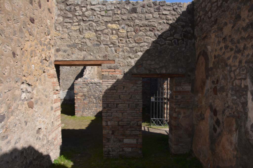 IX.5.16 Pompeii. March 2017. Room e’, looking towards east wall with doorways to atrium a’. 
Foto Christian Beck, ERC Grant 681269 DÉCOR.
