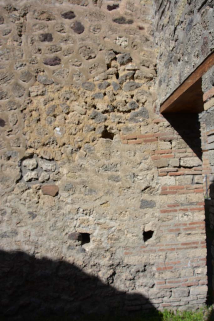 IX.5.16 Pompeii. March 2017. Room e’, north wall at east end. 
Foto Christian Beck, ERC Grant 681269 DÉCOR.