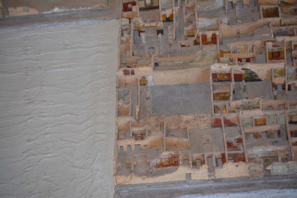 IX.5.14-16 Pompeii. Details of rooms in south-east corner of insula, looking west. 
In IX.5.16, the rooms seen here with the painted walls are room f’, cubiculum on west side of atrium, and triclinium d’, on east side of atrium.
From cork model in Naples Archaeological Museum.
Foto Annette Haug, ERC Grant 681269 DÉCOR
