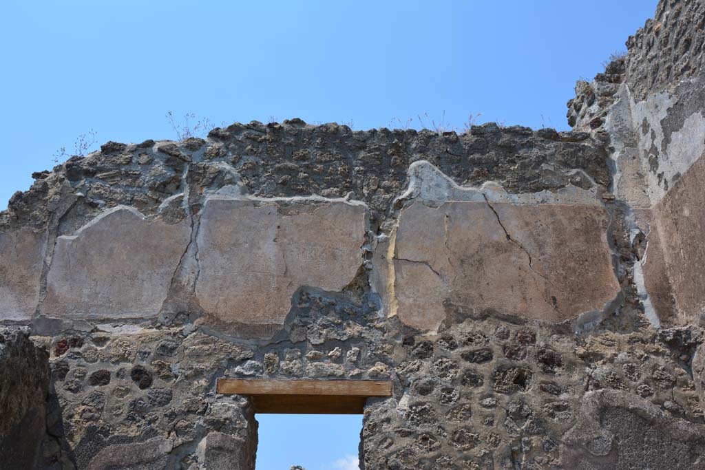 IX.5.17/6 Pompeii. May 2017. Room x, detail of remaining plaster from north wall of an upper floor.
Foto Christian Beck, ERC Grant 681269 DÉCOR.