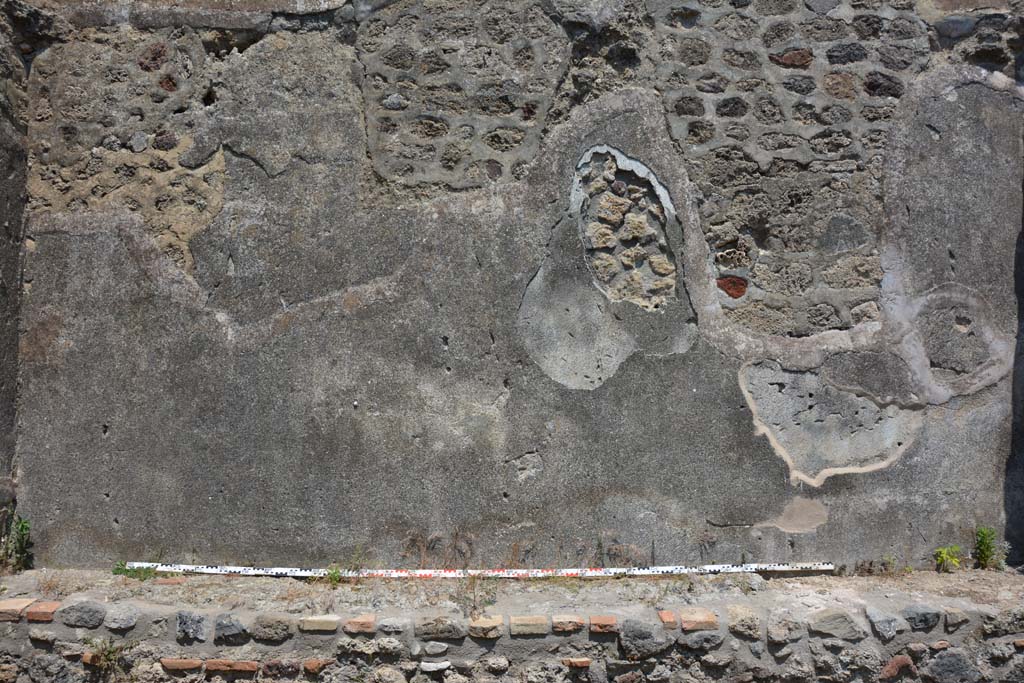 IX.5.17/6 Pompeii. May 2017. Room x, detail of east wall.
Foto Christian Beck, ERC Grant 681269 DÉCOR.